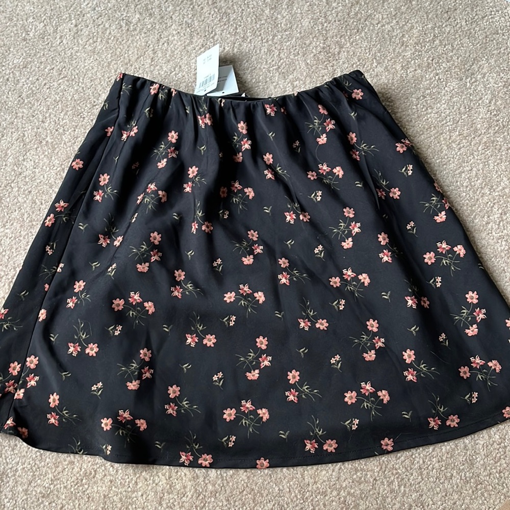 BNWT FLOWER PRINT ULTRA HIGH RISE HOLLISTER SKIRT